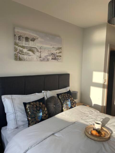 סקארבורו Spectacular 2 Bedroom Balcony Sea View Flat מראה חיצוני תמונה