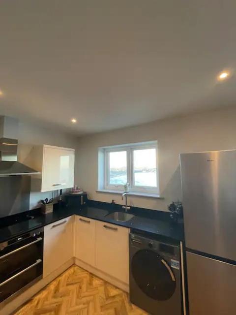 סקארבורו Spectacular 2 Bedroom Balcony Sea View Flat מראה חיצוני תמונה