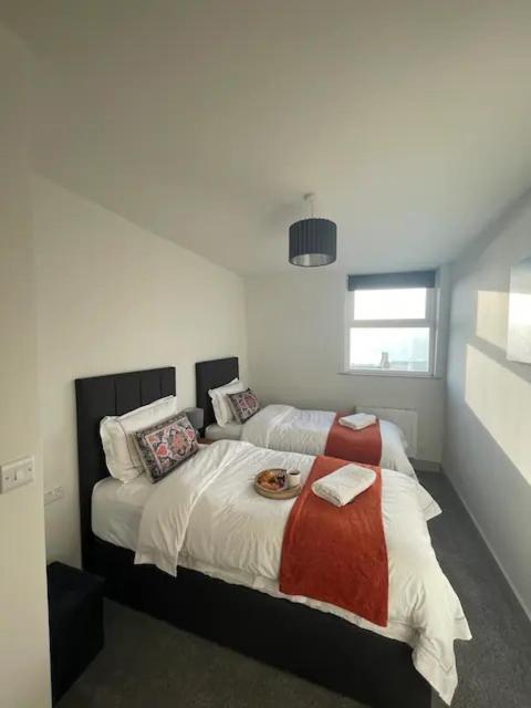 סקארבורו Spectacular 2 Bedroom Balcony Sea View Flat מראה חיצוני תמונה
